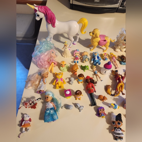 Miscellaneous Grab Bag of Figurines - Picture 2 of 3